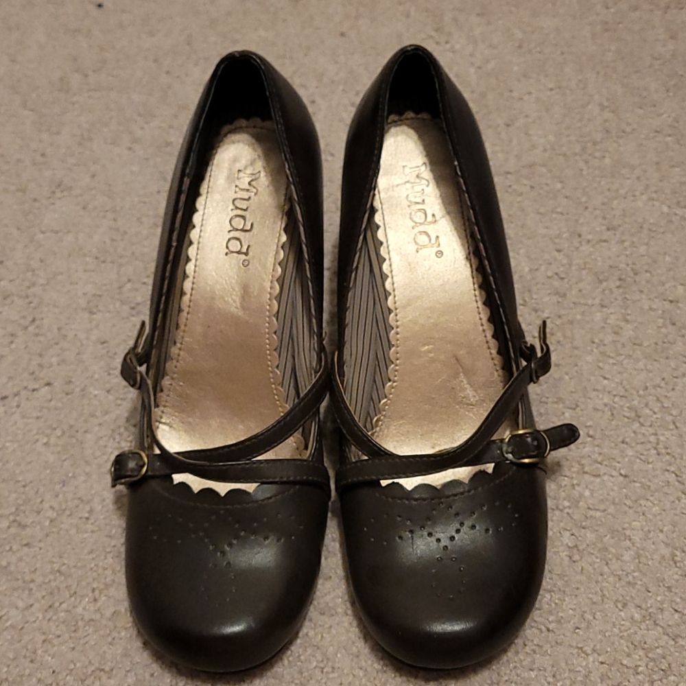 Brown Mudd heeled shoes - size 8